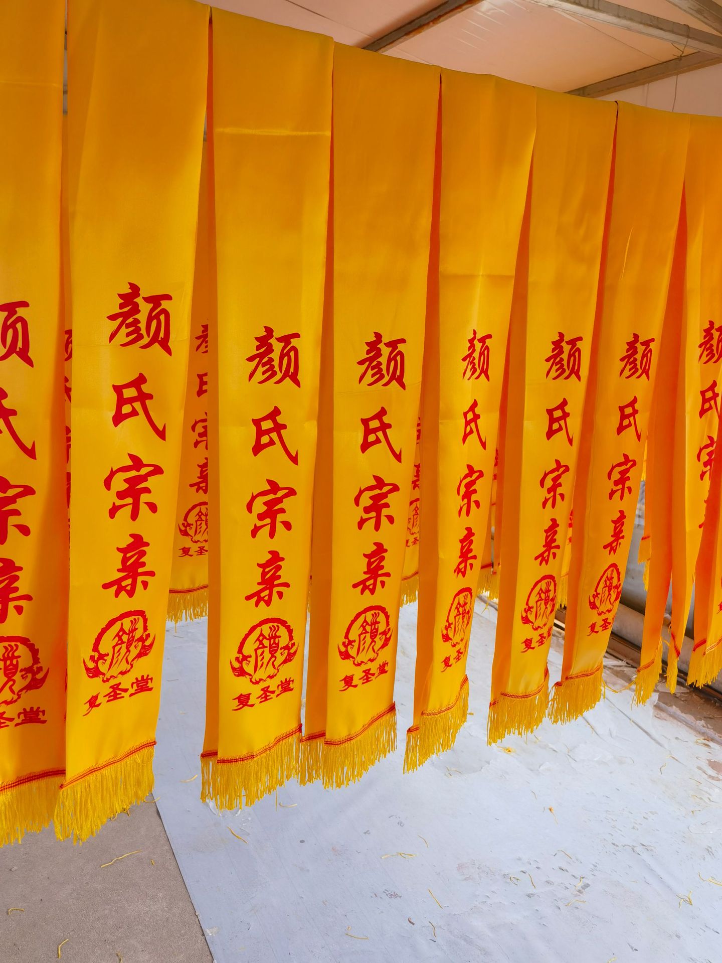 礼仪绶带全指南 迎宾、庆典、表彰、祭祖，用途与批发选购要点